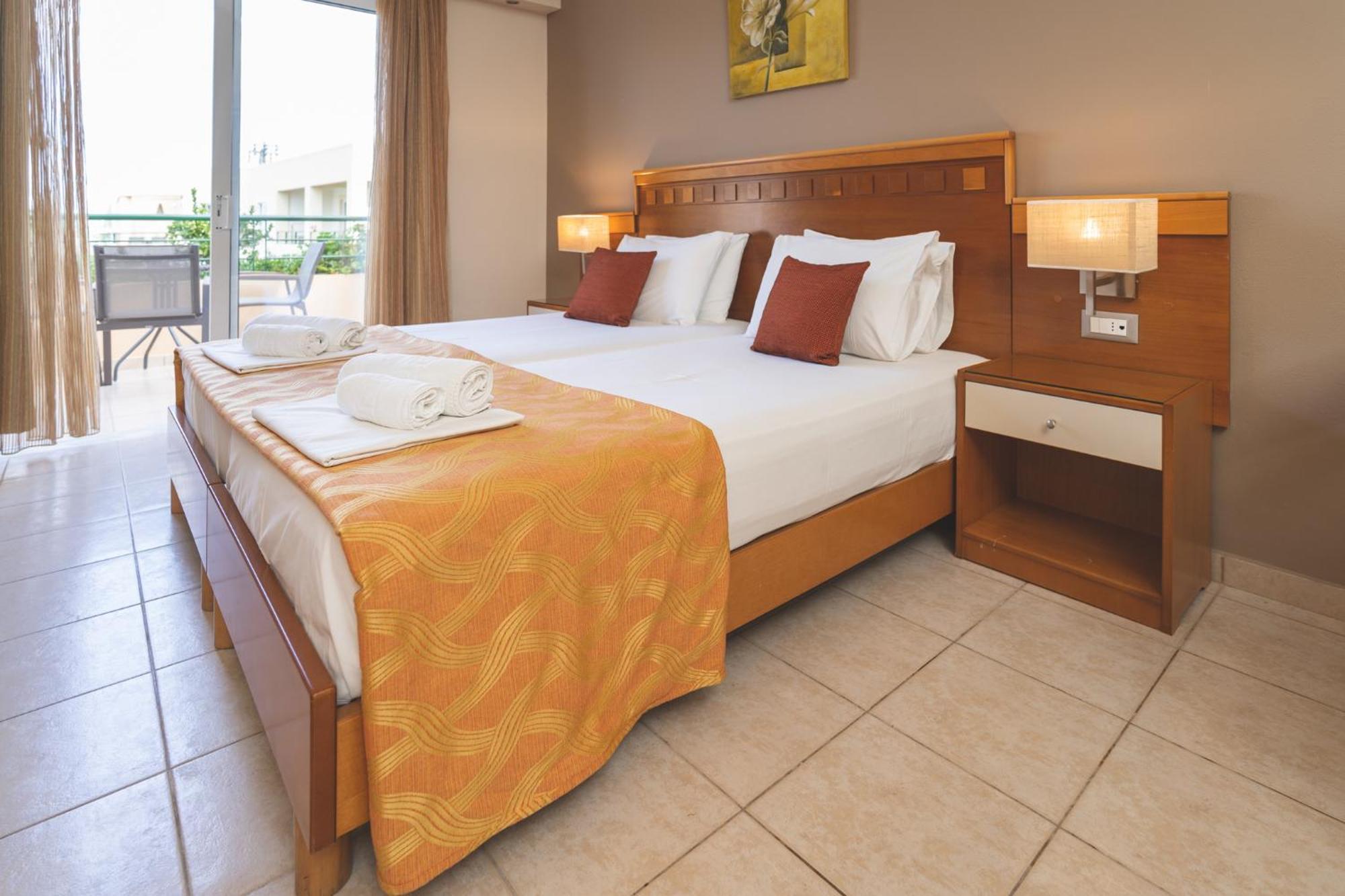 Helios Apartments Kato Daratso Pokoj fotografie